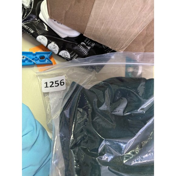 Karen Scott Shirt Women's Small Green Long Sleeve tee with Festive Reindeer - Picture 8 of 8